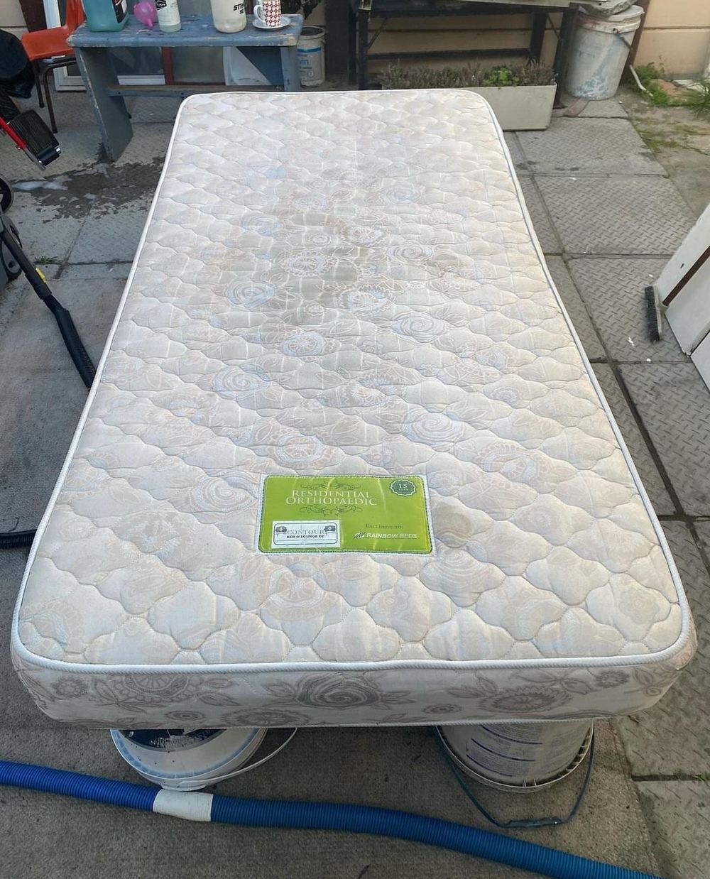 Extraction line running on a mattress clean